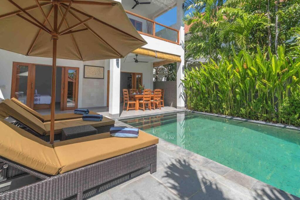 Villa Royal Singaraja Екстериор снимка
